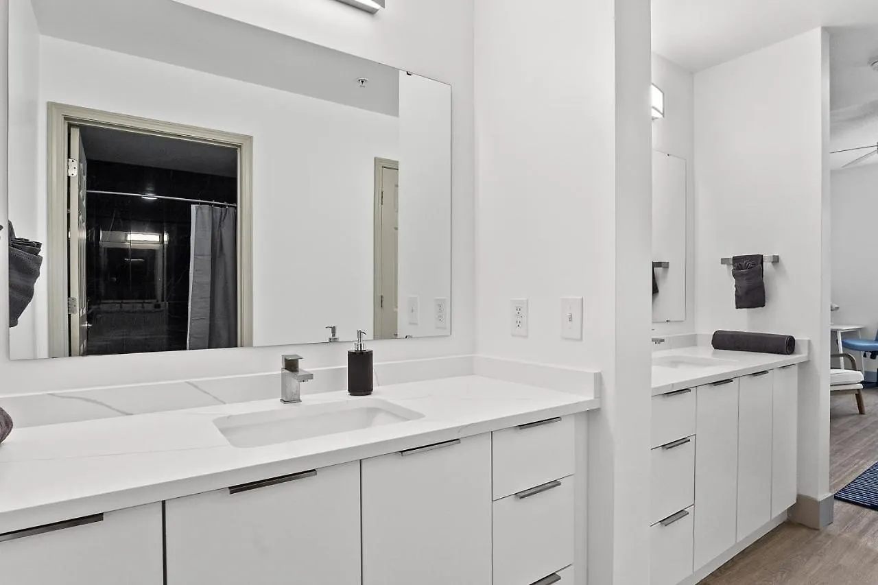 Carolina Cove - Free Parking, Spacious, City Views Charlotte 0*,  Estados Unidos da América